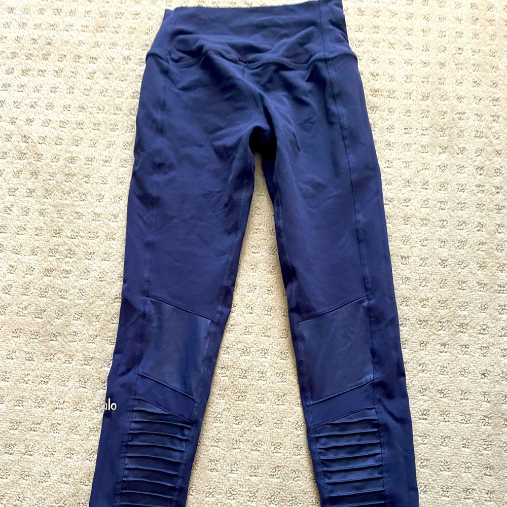 Alo yoga navy moto legging size s